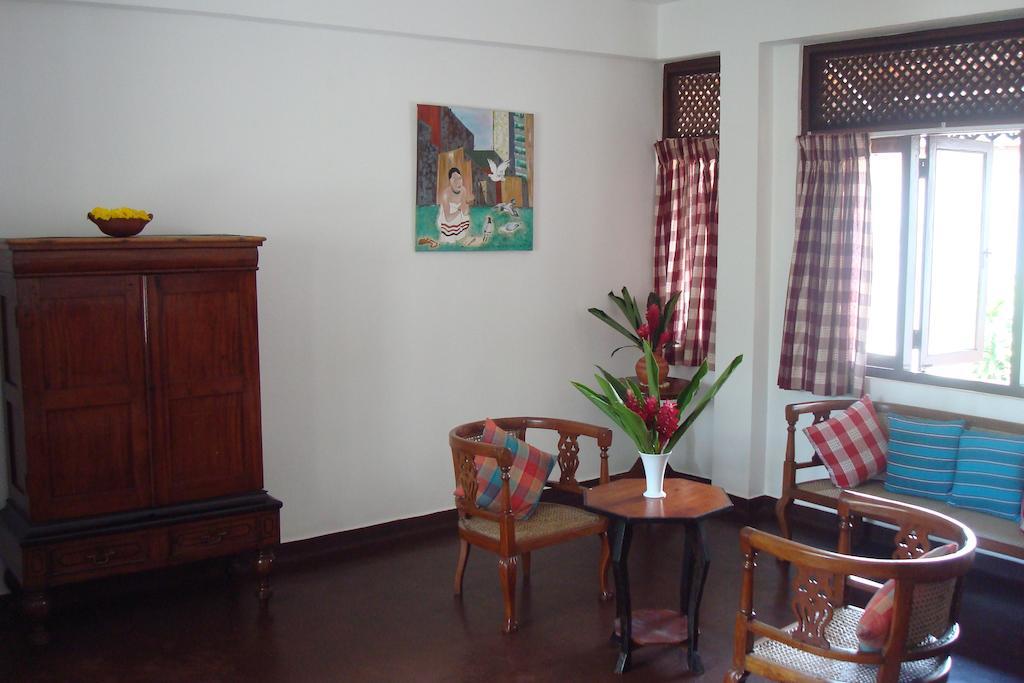 Blue Seas Guest House Dehiwala-Mount Lavinia Exterior foto