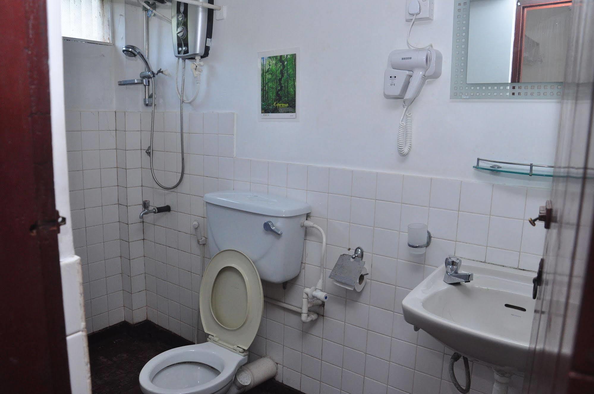 Blue Seas Guest House Dehiwala-Mount Lavinia Exterior foto